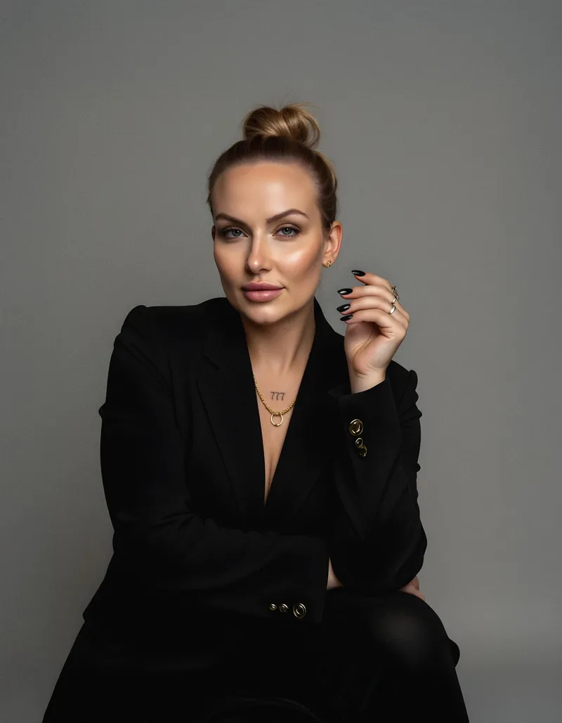 Portrait of Paulina, founder of BLINGbeauty